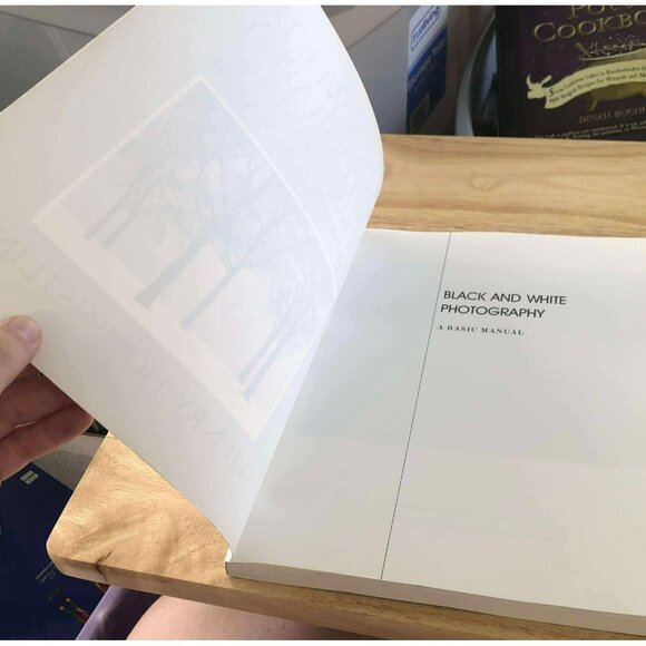 Black & White Photography: A Basic Manual by Henry Horenstein. - Picture 2 of 4